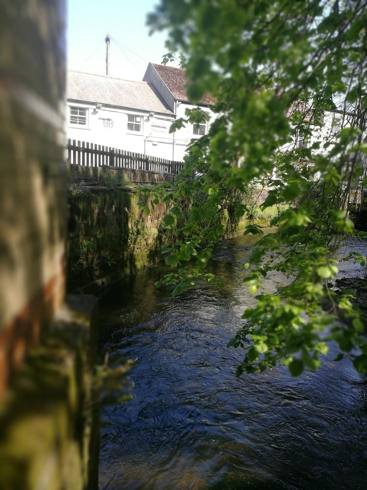 The Barley Sheaf Inn