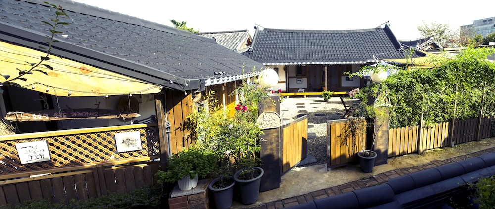 Hohomom Guesthouse