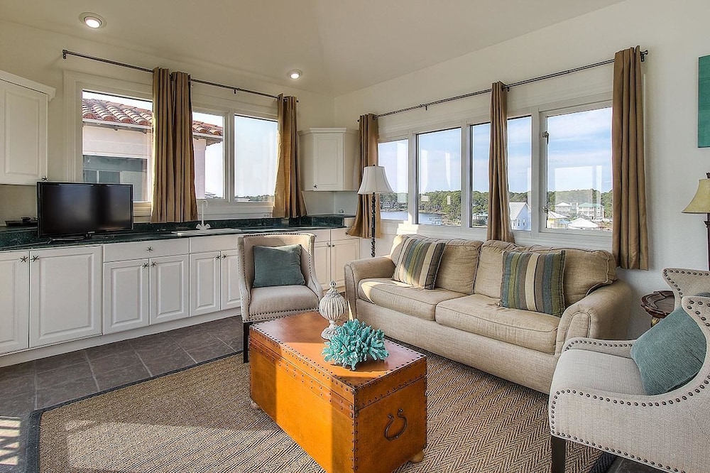 Vista Bella del Mar 5 Bedroom Holiday Home by Five Star Properties