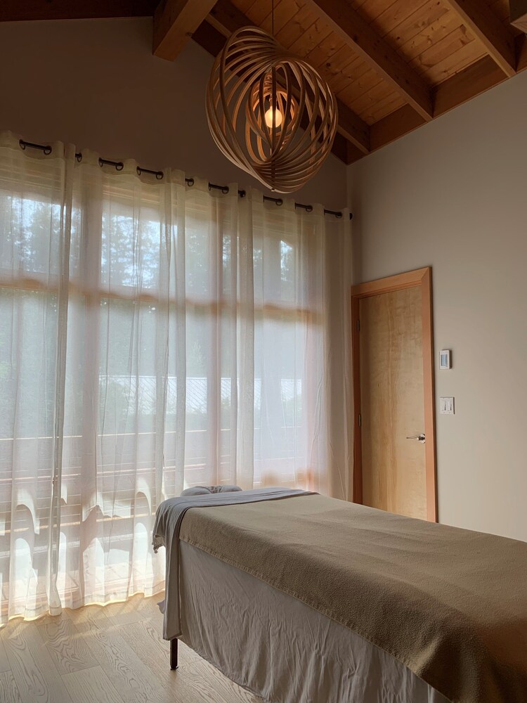 Shades of Jade Inn and Spa