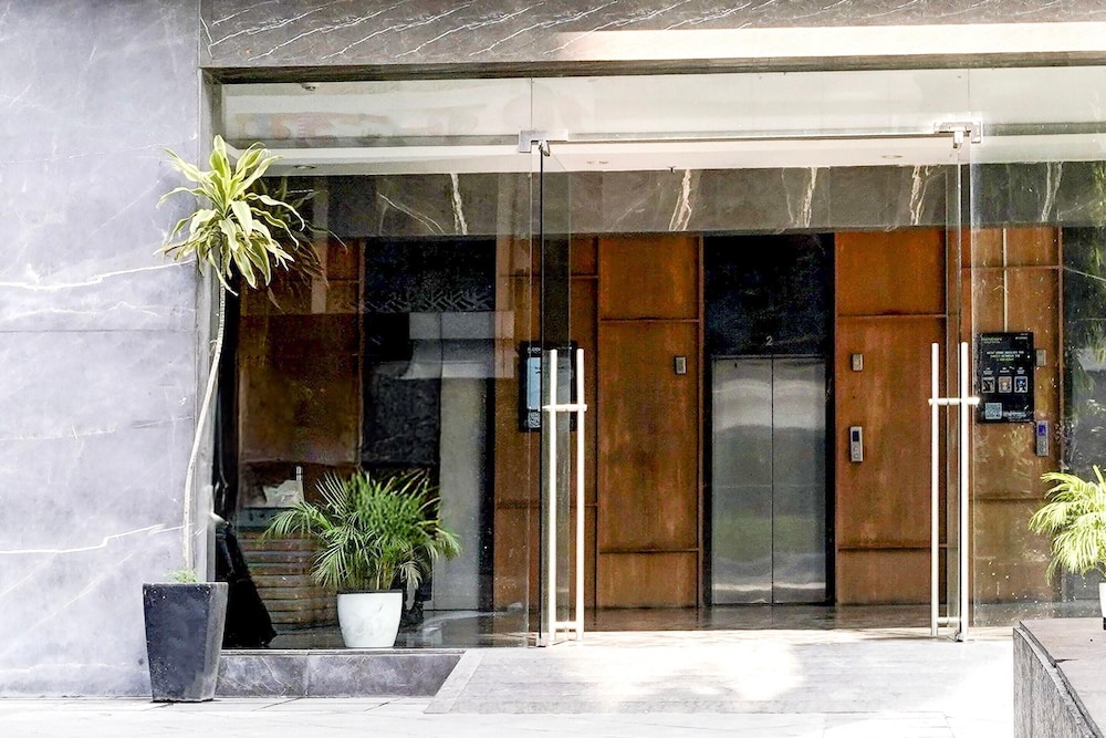 Super Townhouse PBG Mall Vashi