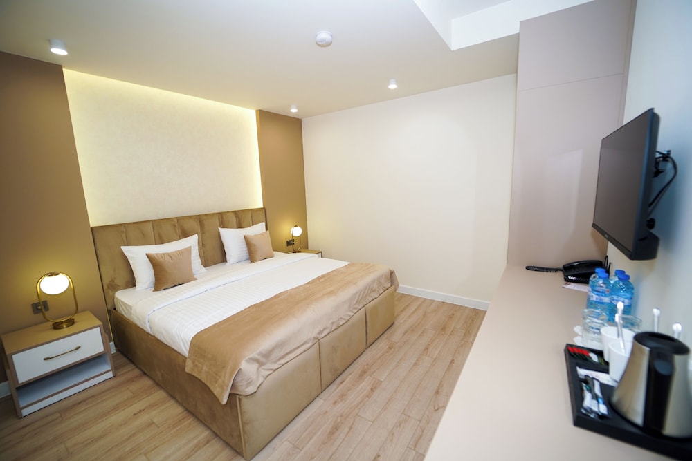 B&M BOUTIQUE HOTEL