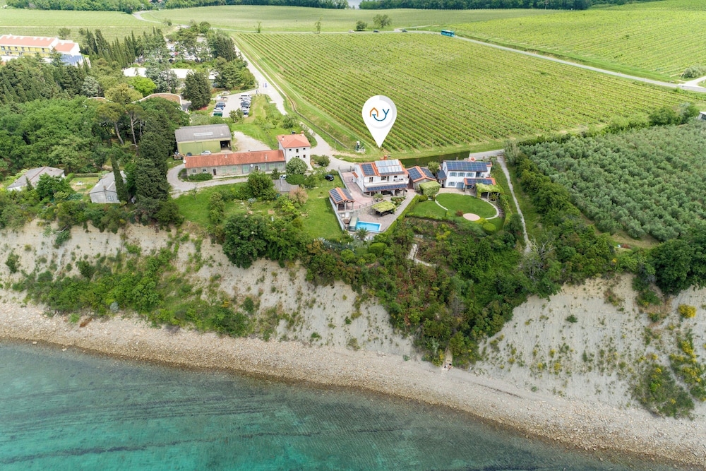 Pool Studio Debeli Rtič 1