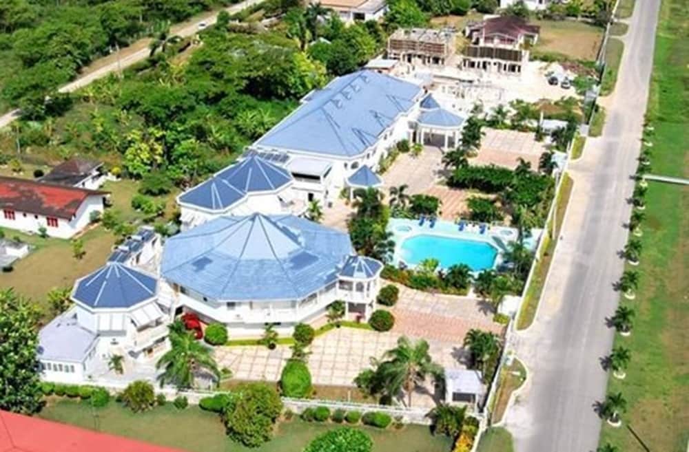 Jamaica Vacations - Holiday Haven Resort  Banquet Hall - Property Image 1
