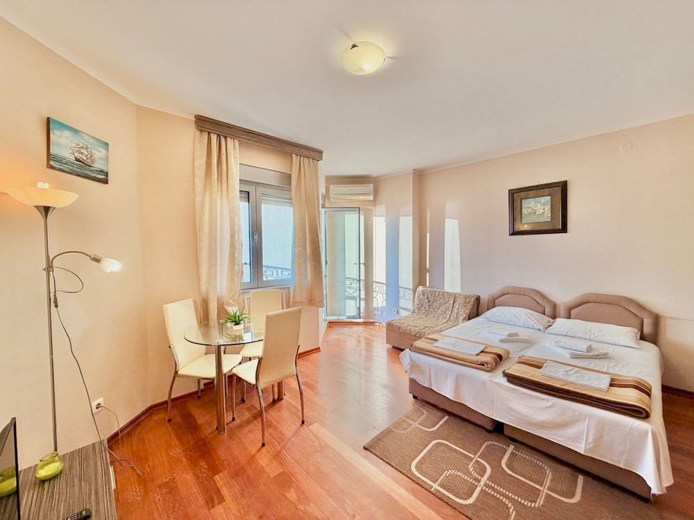 Beachfront Apartments Oaza 2