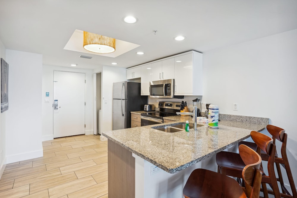 Oceana 301 East