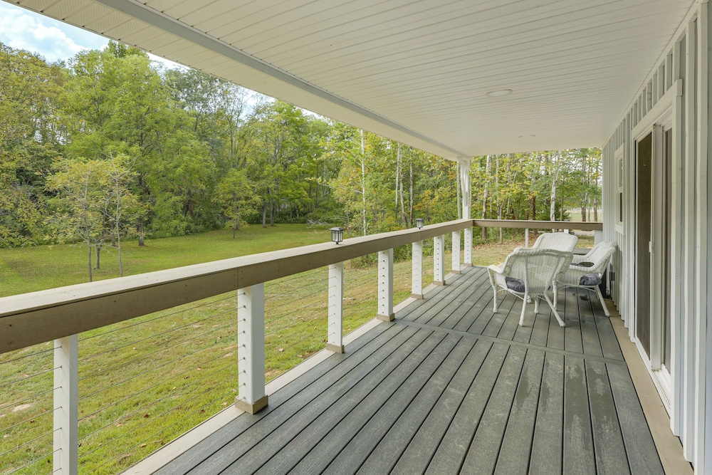 Cottage Close to Caves & Trails in Hocking Hills!