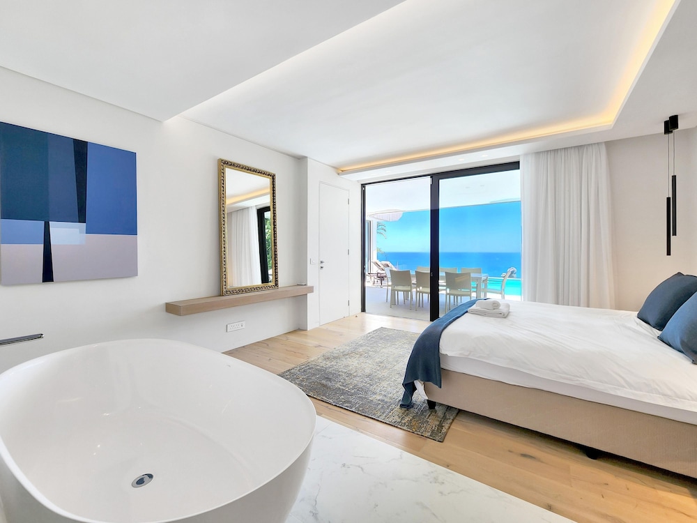 Ocean Villa - Ultra Luxury Villa in Bantry Bay