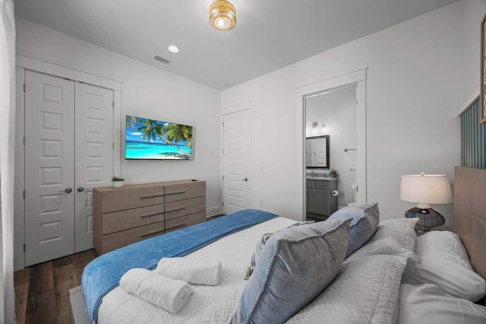 Dream Home Steps from Emerald Beach