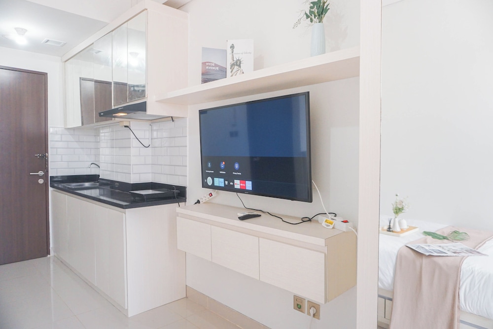 Good Living Studio Room Transpark Cibubur Apartment