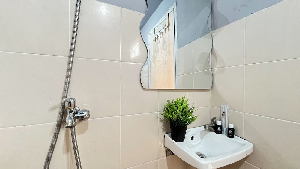 Basic Studio Room Apartment At Green Palm Residence