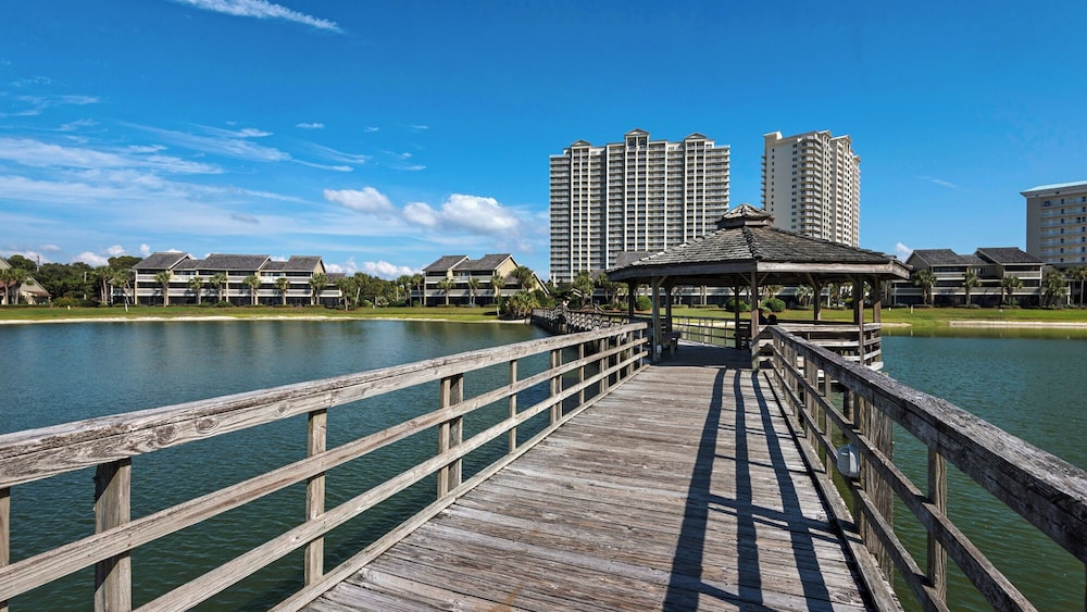 Sleeps 8 w/ Resort Pools, Tennis, Golf & Beach Access + Attraction Tickets!