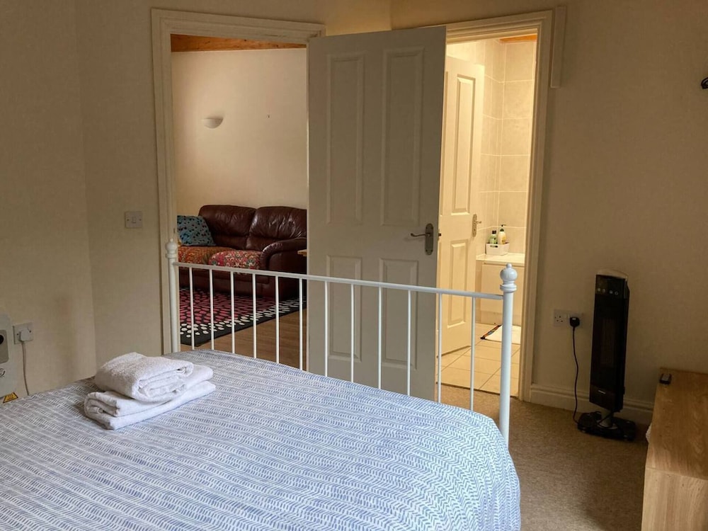1-bedroom Ground Floor Near Rugby School view 5
