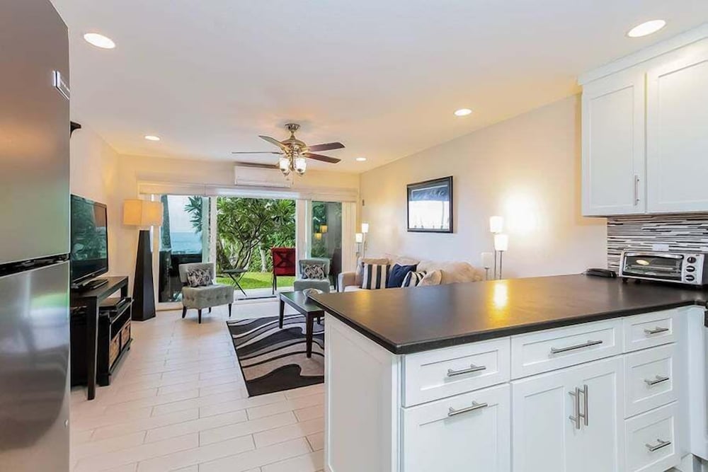 Private Ground Floor Corner Unit - AC & Hawaiian Ocean Views - Vrkcv