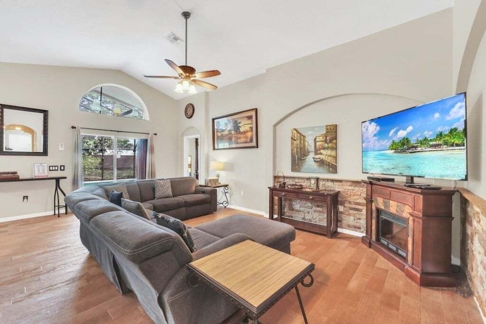 Large 4 bedroom Pool Home With Relaxing Vibes 4 Villa
