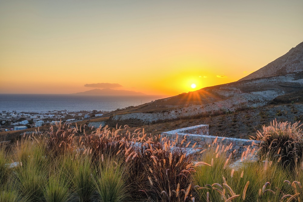 Felicity Cave Suites - Santorini