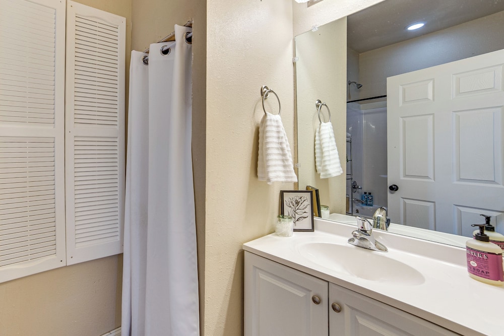 10 Mi to Lake Tawakoni: Family Wills Point Getaway