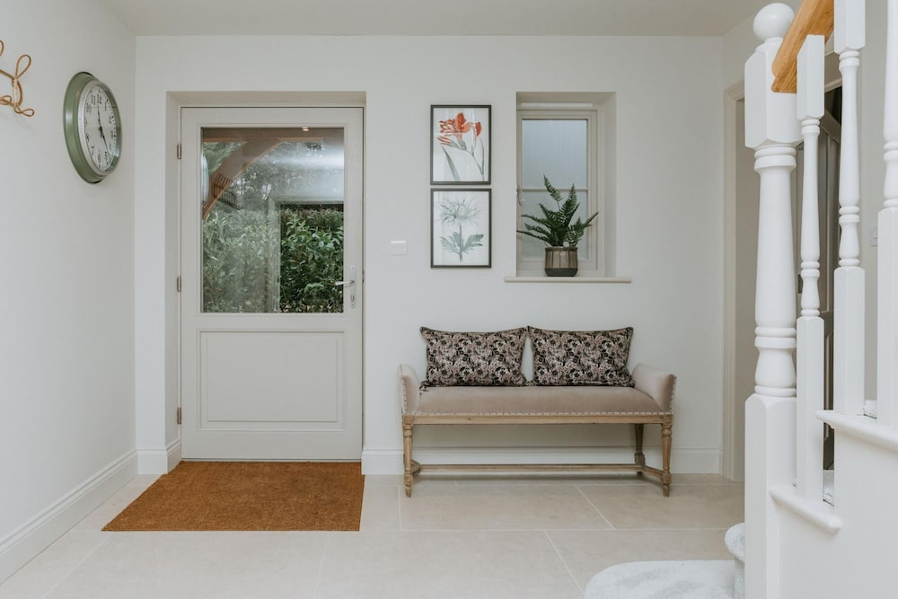 The Dragonfly - Central 2 Bedroom House view 3