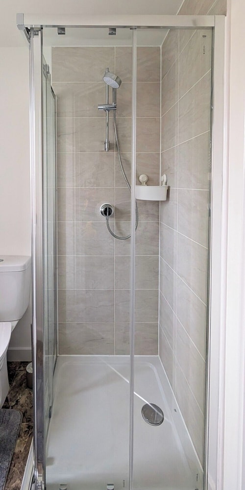 Cotswold Green - Sleeps 5 - Free EV Charge