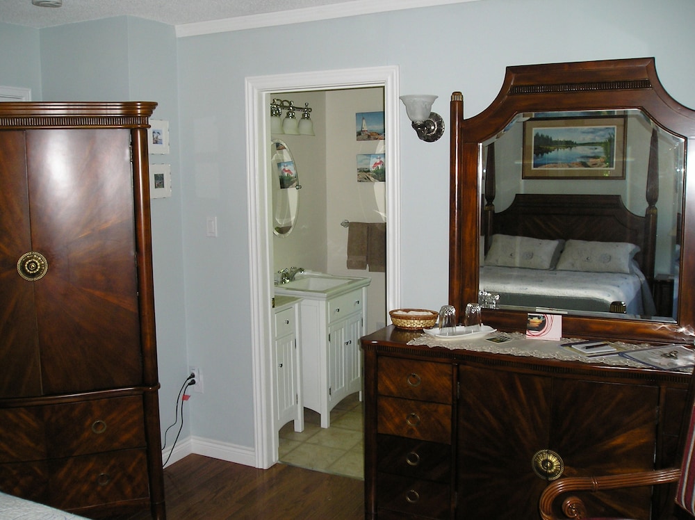 Tucked Inn the Harbour Bed & Breakfast