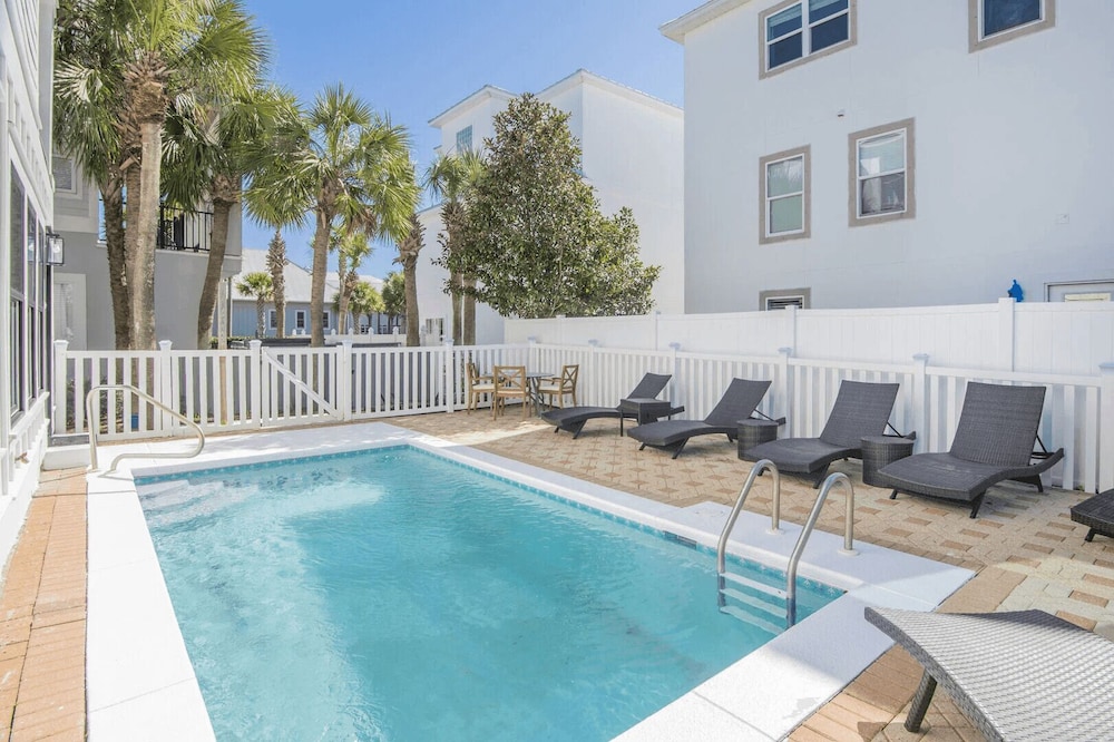 30A Beach Music by Avantstay Pool w/ Gulf Views Golf Cart