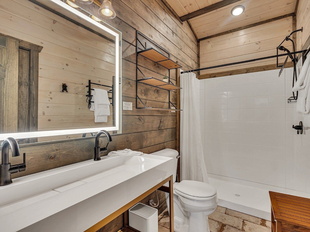 Ebenezer 4 Bedroom Cabin