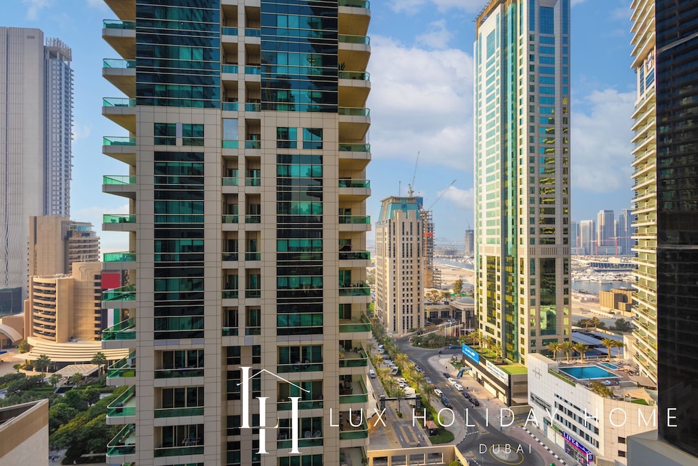 LUX The Sky Dubai Eye View Suite