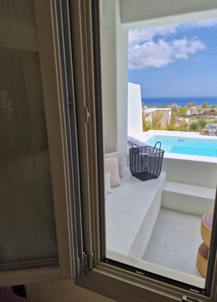 MAEVA Santorini Suites