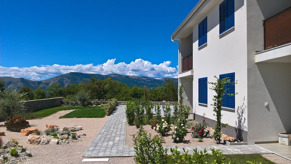 Wabi Sabi Resort & Apartments view 4