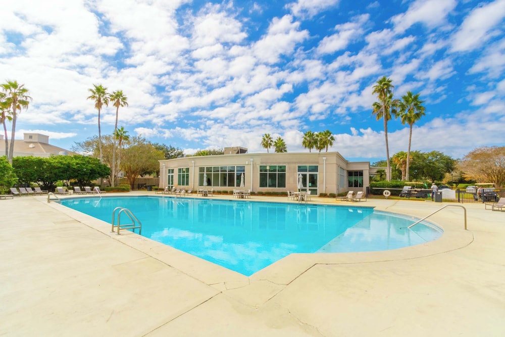 Luxury 3 Bed 3 Bath Resort Beaches Pool Golf