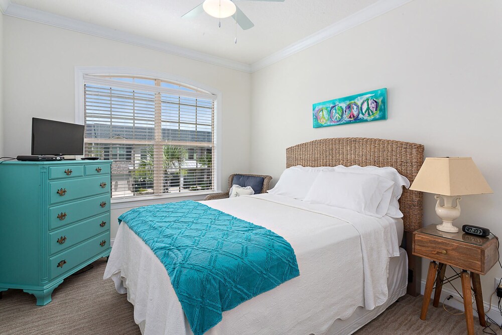 601 Mariners Circle by Hodnett Cooper view 3