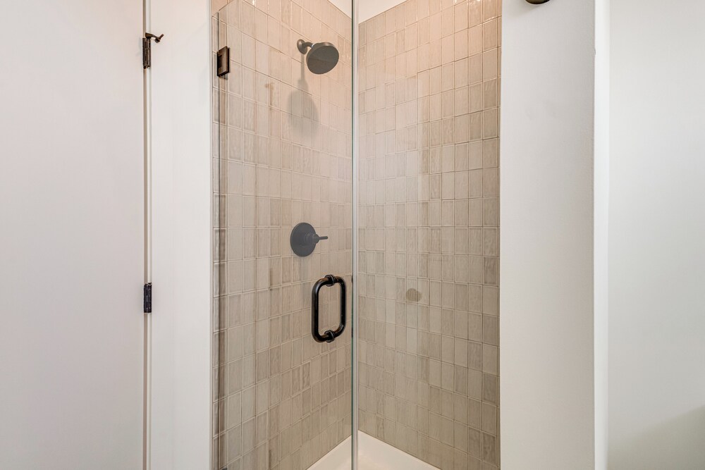 < 2 Mi to Dtwn: Modern Townhome in Knoxville