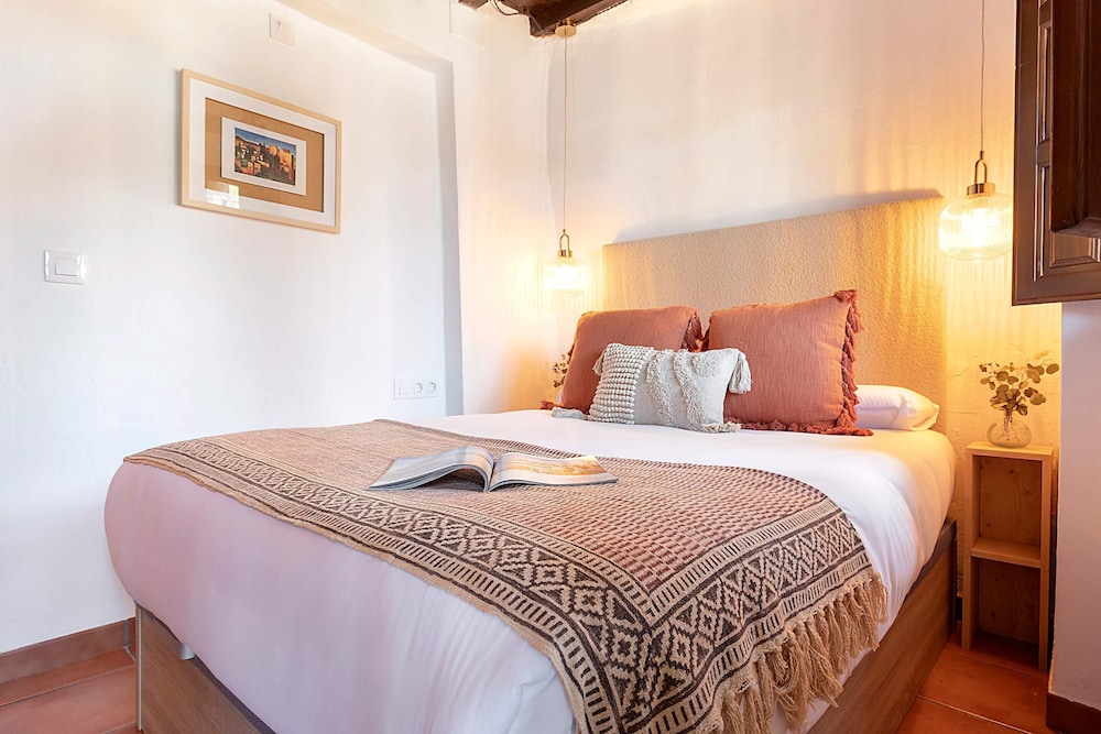 Luxury House in Granada Center. Reyes II