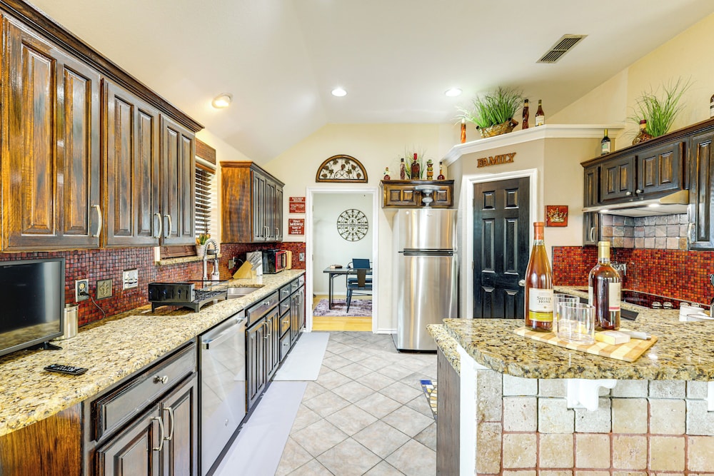 DFW Fun Awaits: Family Home in Crowley!