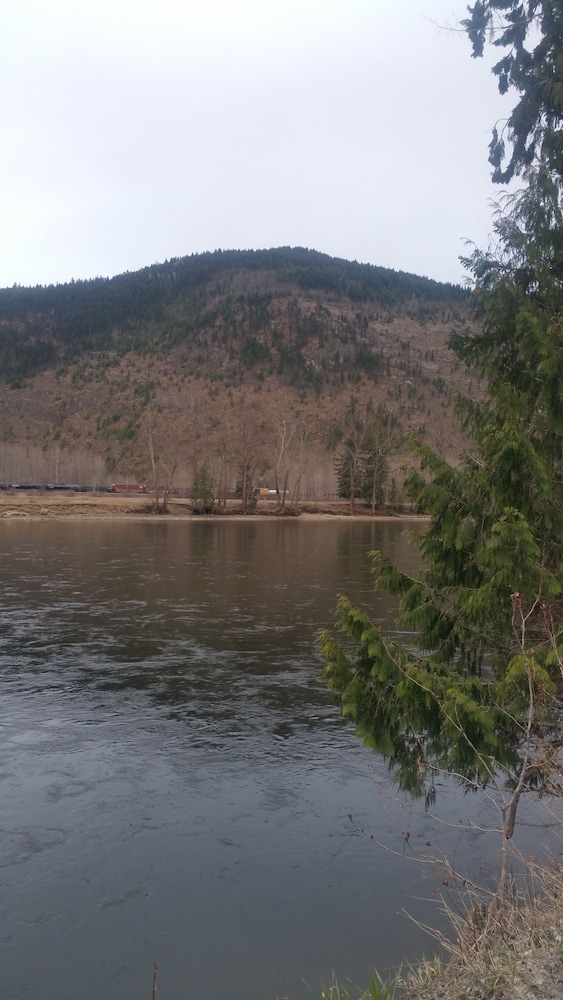 Rivermount Motel Campground and RV Park