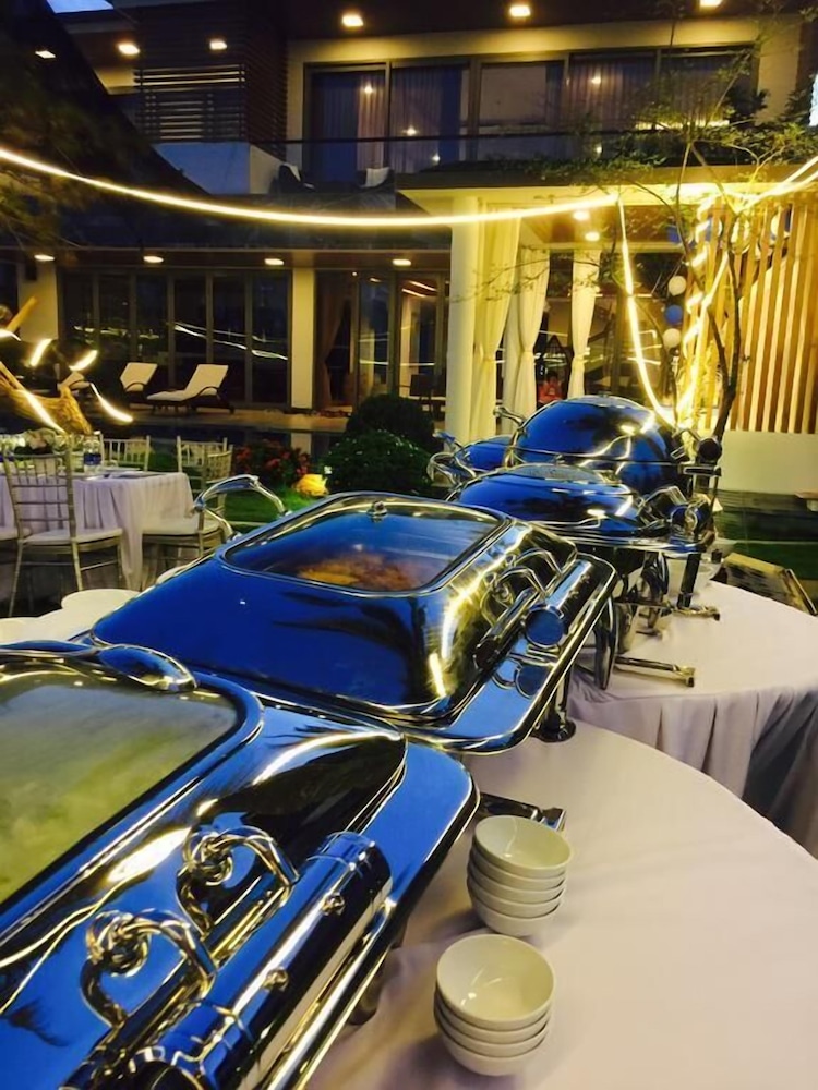 Luxury Yacht Villa