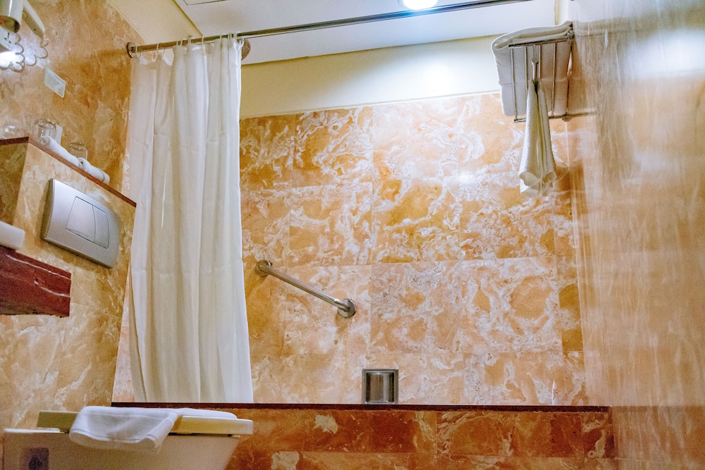 Crown Regency Beach Resort, Boracay Island - 11