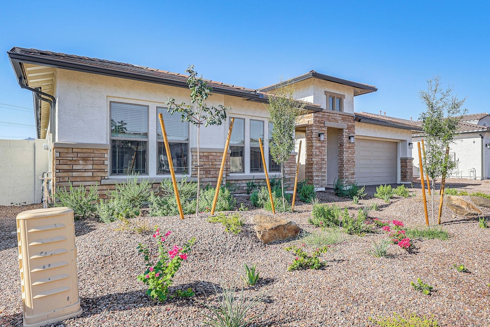 Getaway w/ Fenced Yard: 4 Mi to Phoenix Raceway