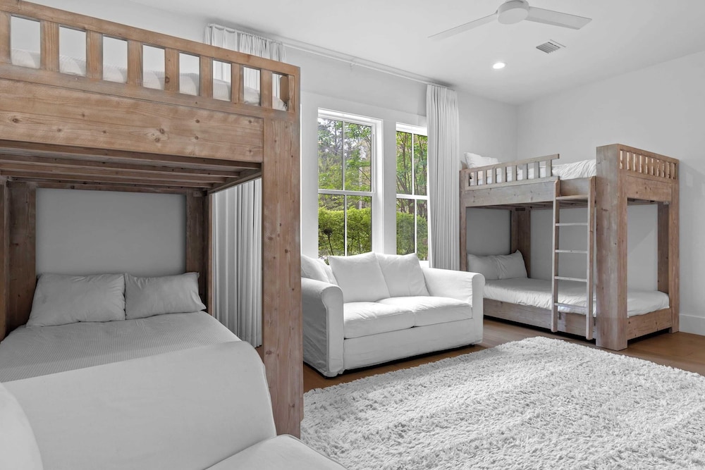 30A Good Vibes by Avantstay Private Pool + Bikes Beach Access