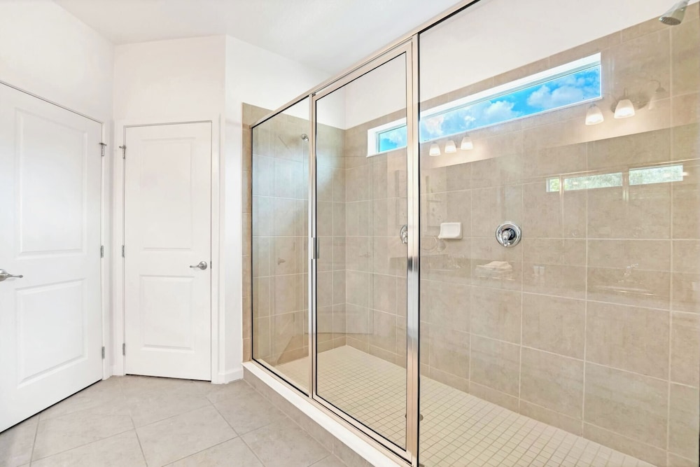 Garden View 6BR Escape With Pool, Hot Tub & Games