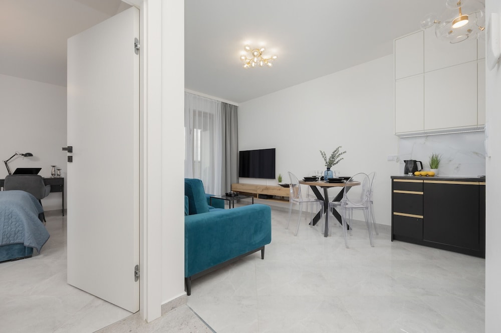 Cosy Apartment With Parking by Renters view 2