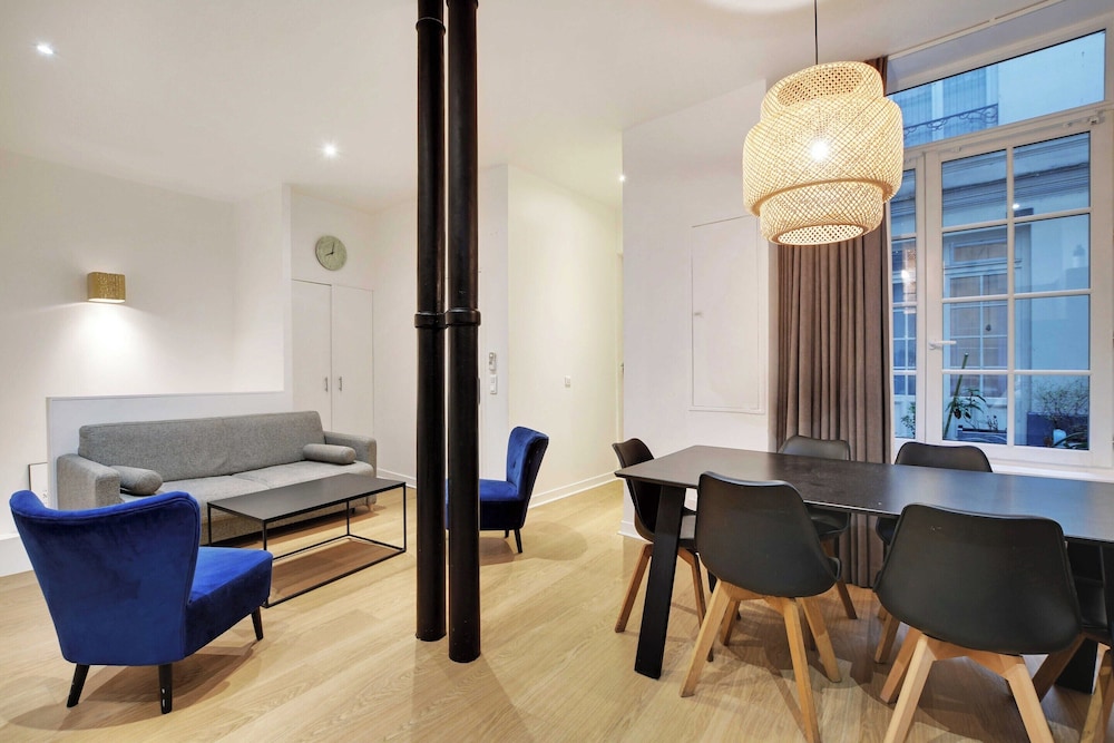 Elegant Apartment - 2bd/6p - Hotel de Ville