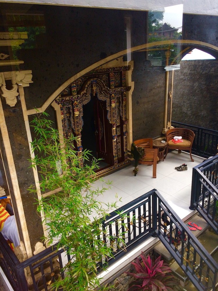 Amed Romance