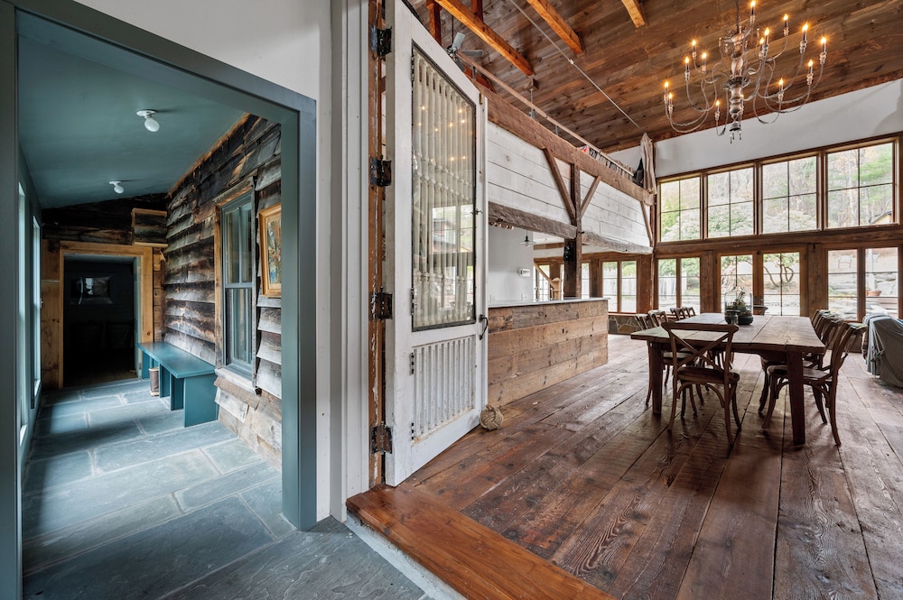 Renovated Grand Woodstock Barn