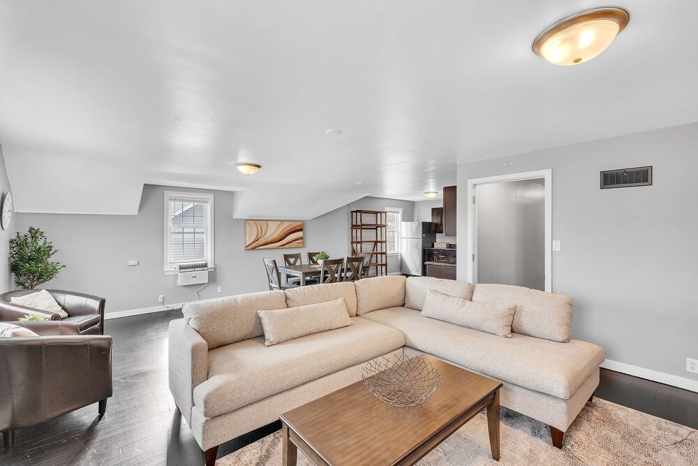 The Loft 3BR Apartment with Scenic Deck
