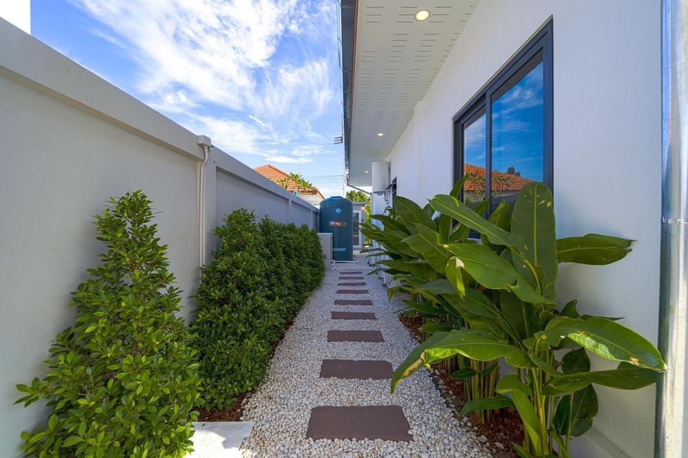 New Modern 3 Bedroom Villa MB35