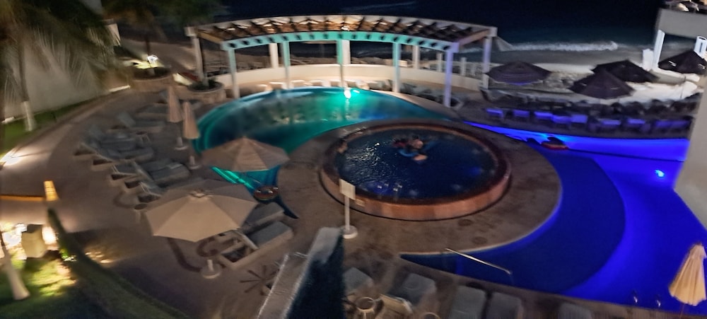 Beach front-Ocean View Studio -Hotel Sunset Fishermen condo 344/C