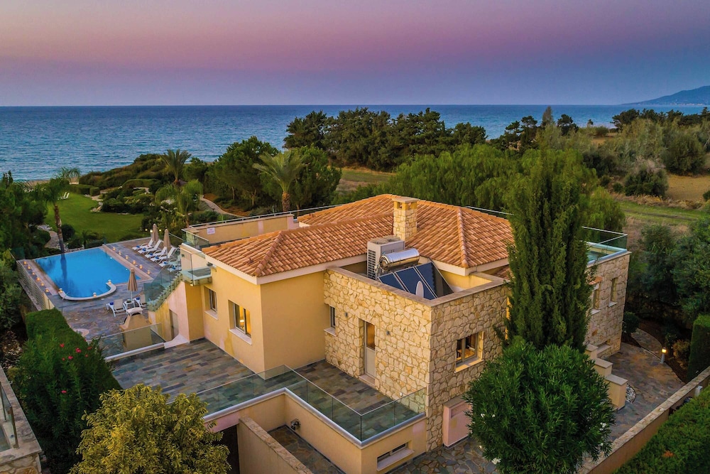 Harmonia Beach Villa