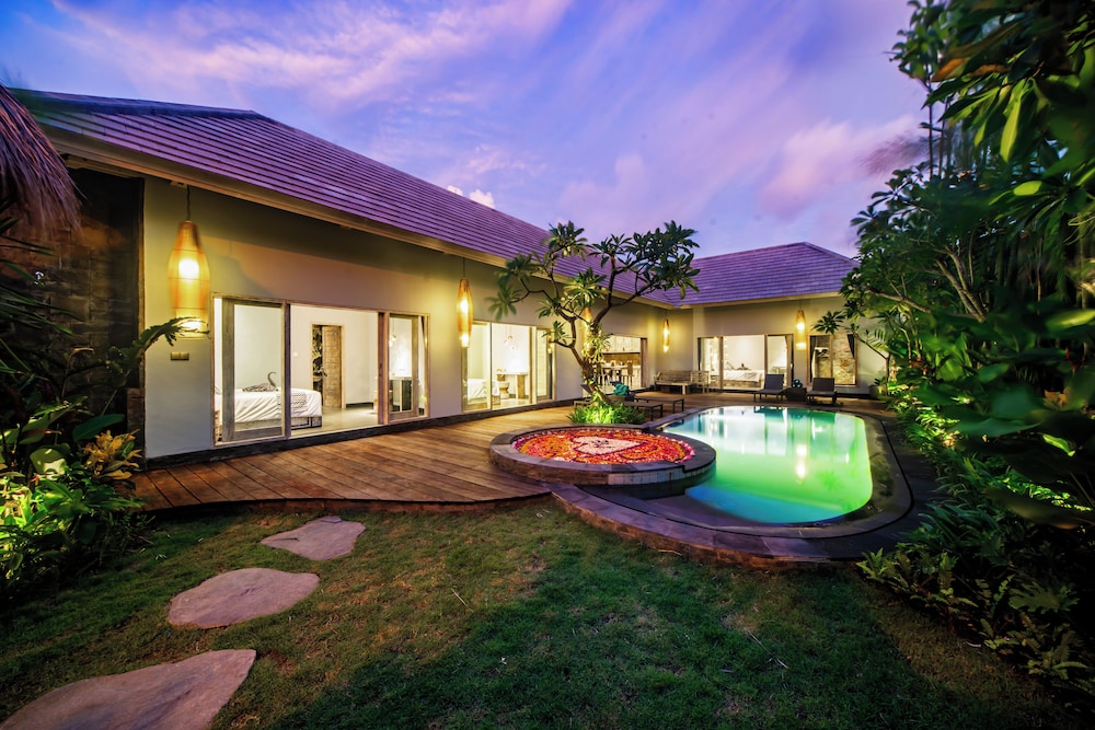 Luxury-Sang Villa-Central Sanur
