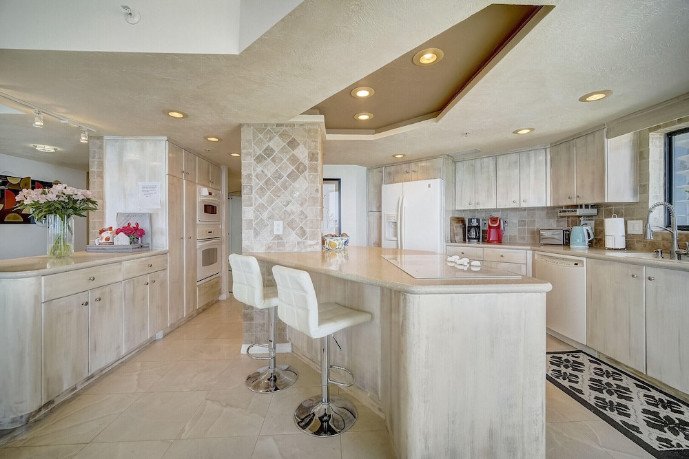 Sherwin Condominium 1801